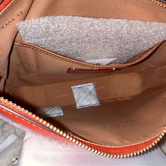 🔥SALE🎁NWT! Coach C8483 Chaise Crossbody Polished pebble leather Msrp:$295.00 - Picture 7 of 8